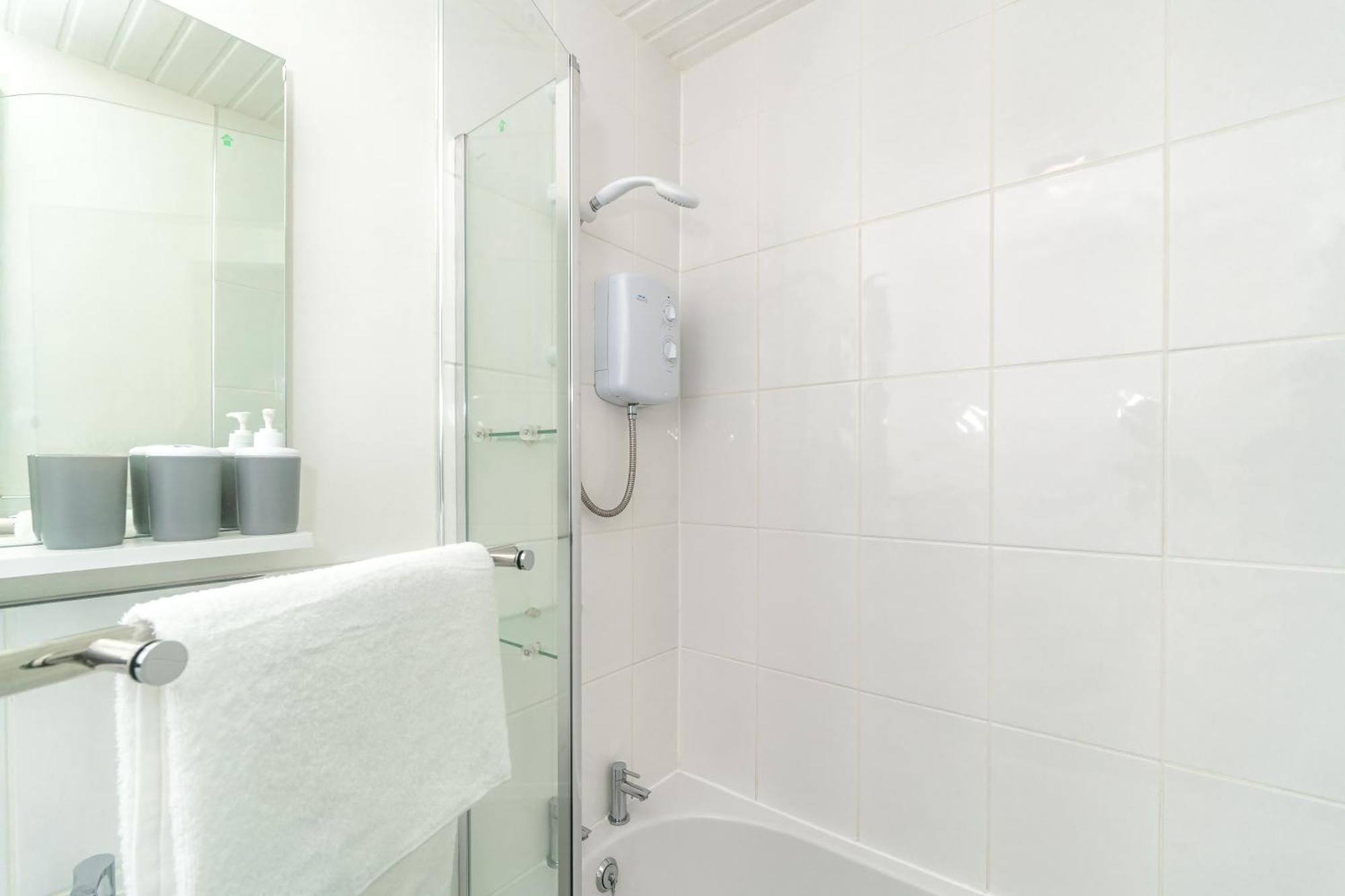 Cosy Retreat - Charming 2-Bed Apartment Γκρίνοκ Εξωτερικό φωτογραφία